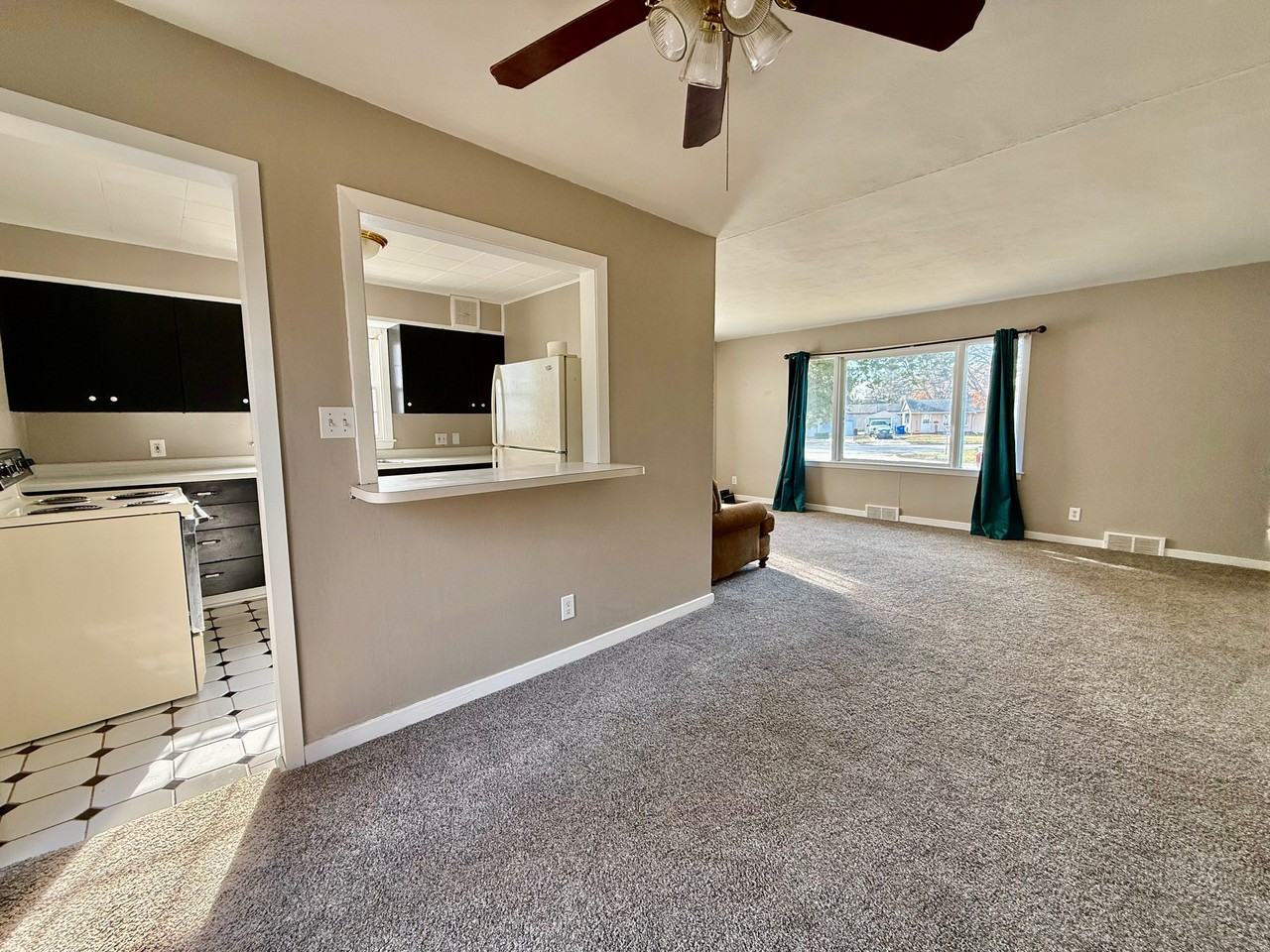 1306 2nd Ave Sw #1 - Photo 4 of 20