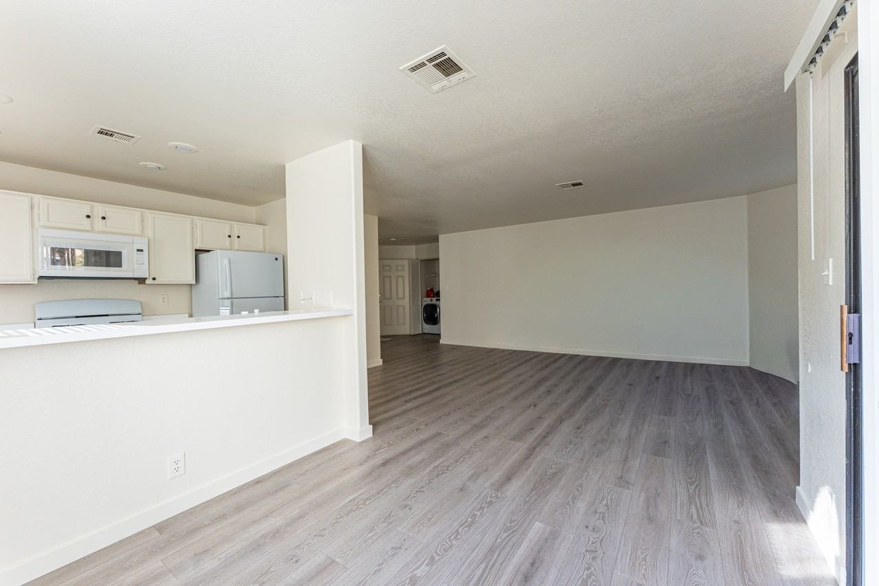 5064 S Rainbow Blvd #1 - Photo 5 of 19