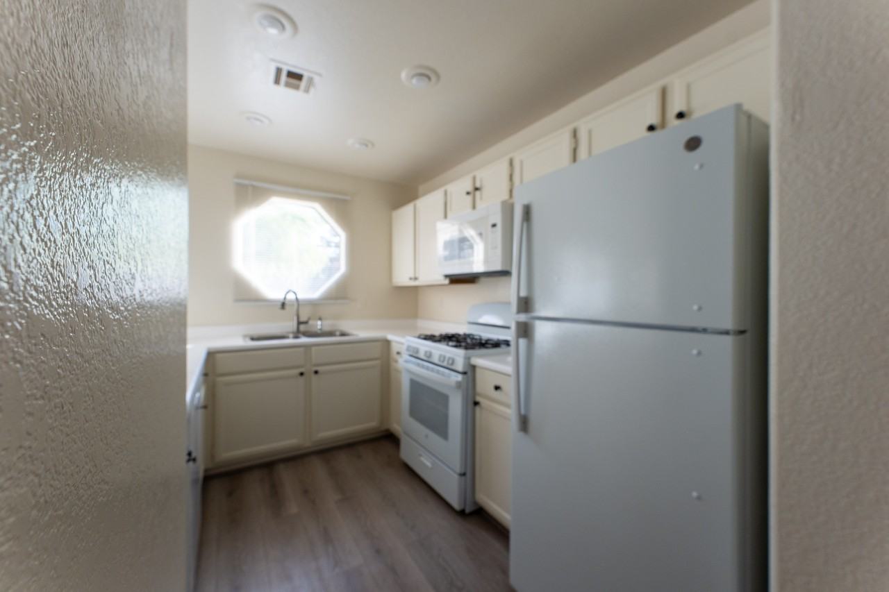 5064 S Rainbow Blvd #1 - Photo 6 of 19