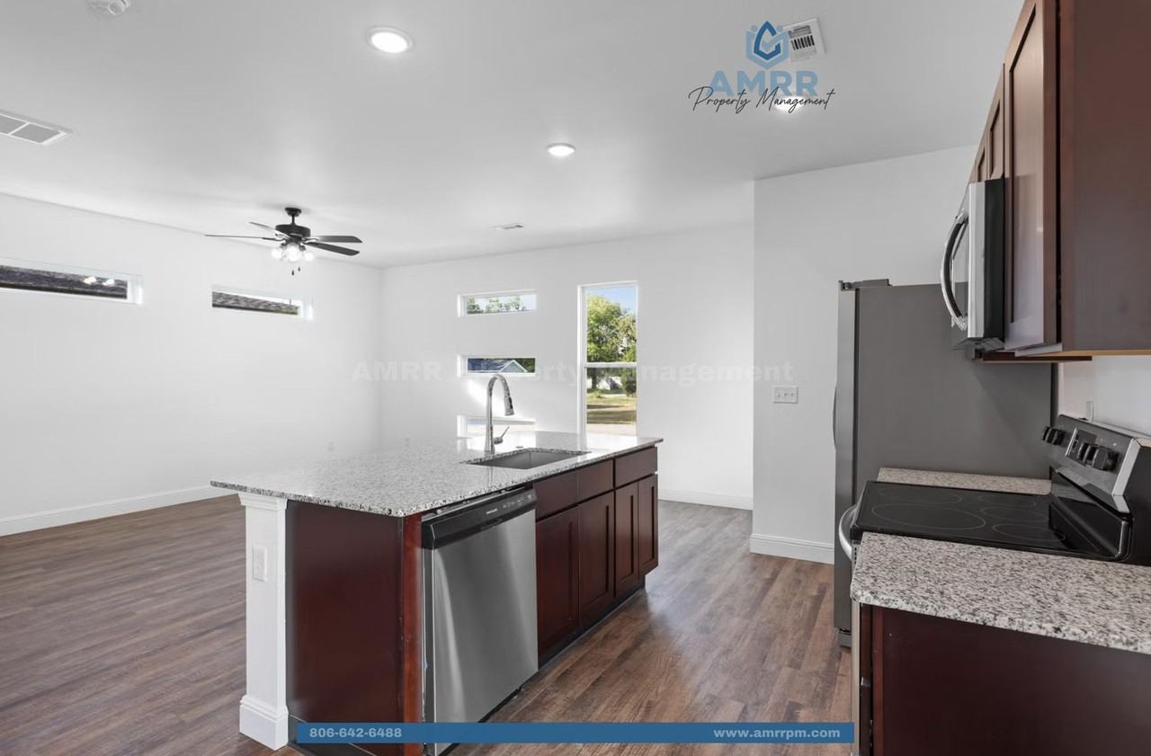 831 Massachusetts Ave - Photo 6 of 20