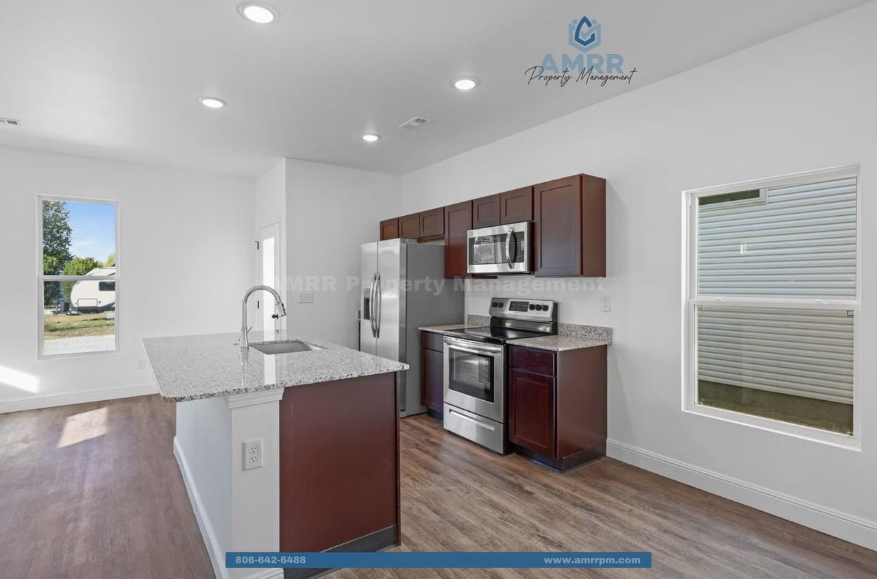 870 States Ave - Photo 7 of 21