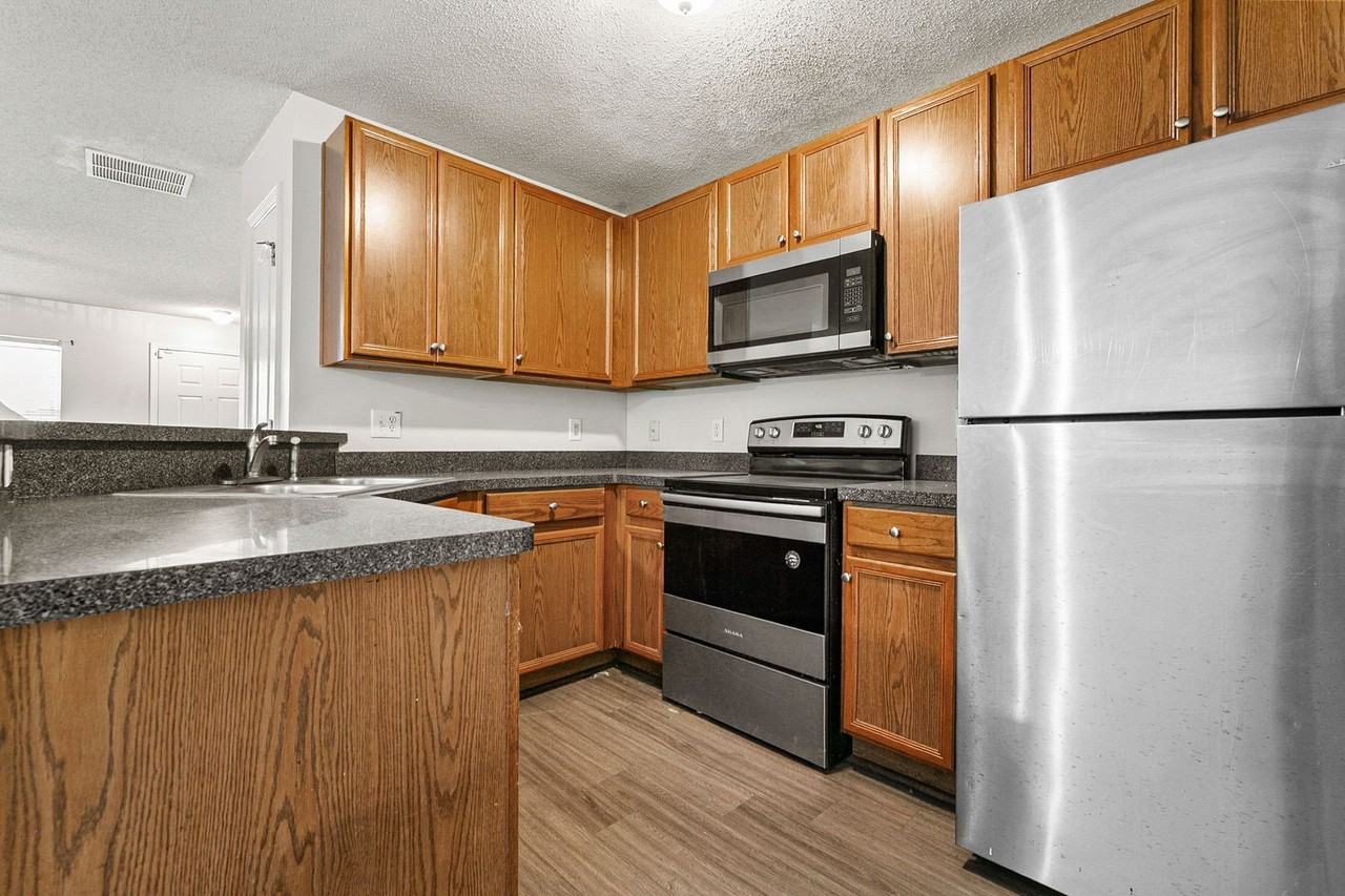 3483 Parc Dr Sw - Photo 2 of 16