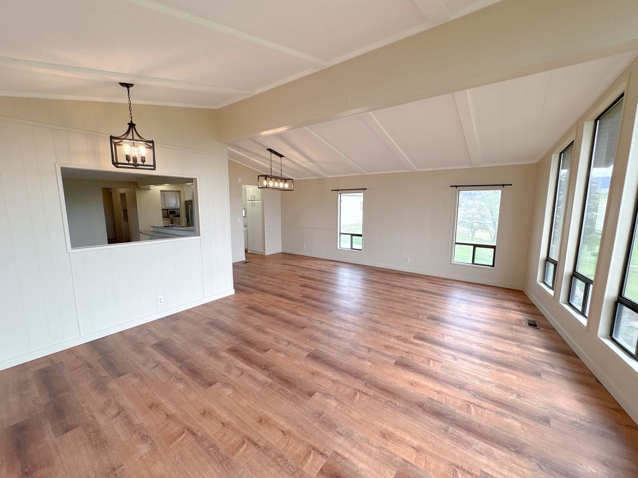 7904 Keller Rd - Photo 3 of 36