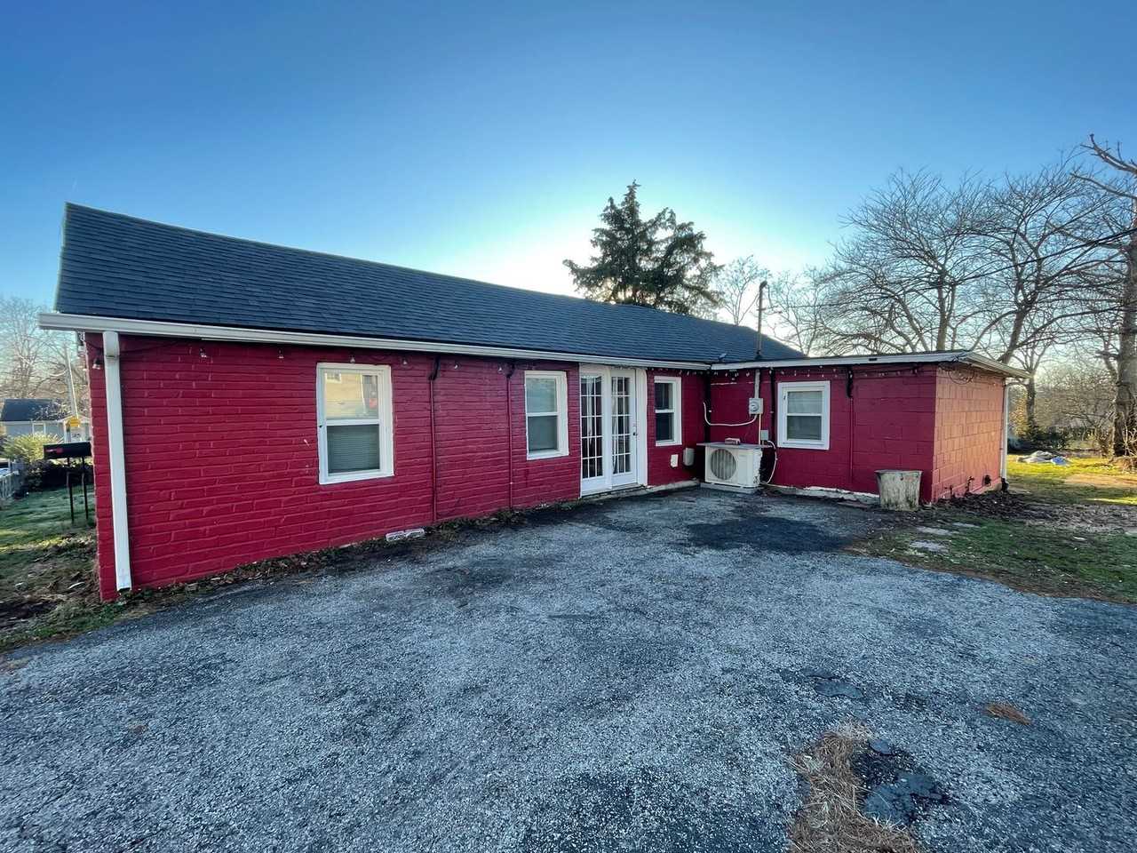 319 E Oak St - Photo 2 of 26