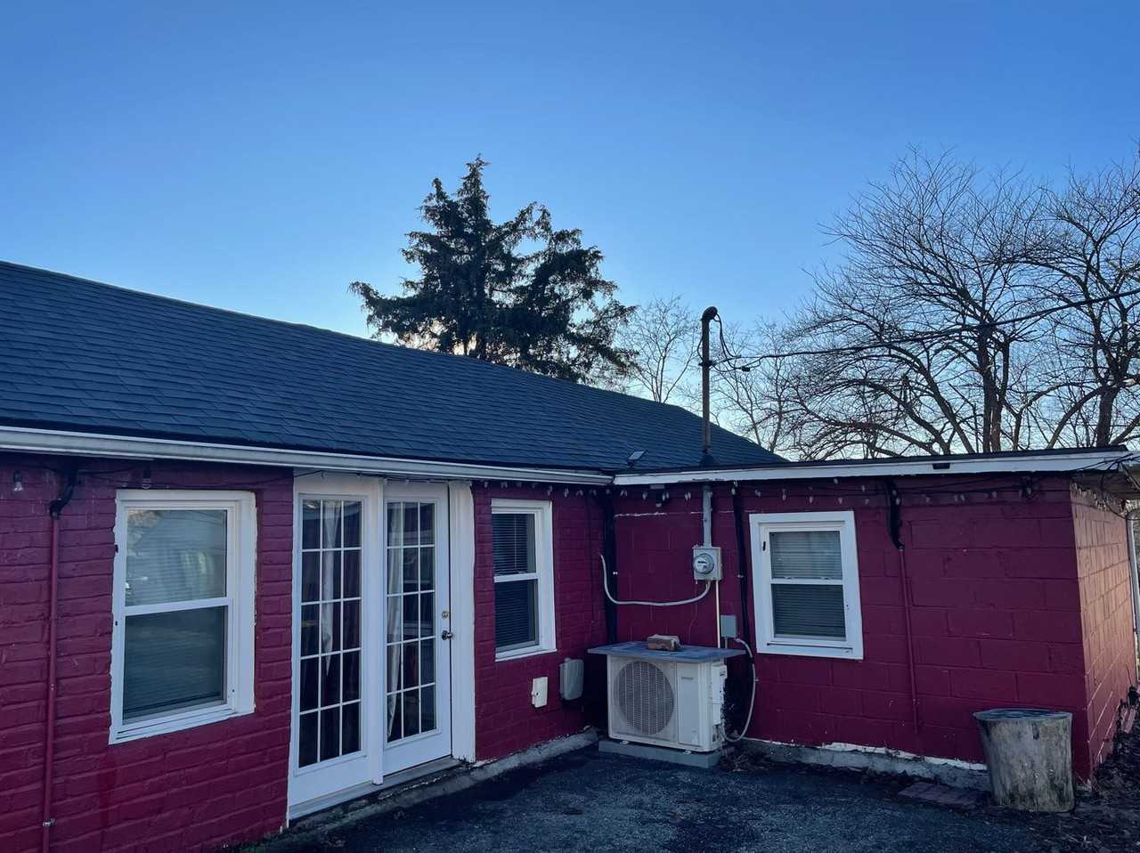 319 E Oak St - Photo 3 of 26