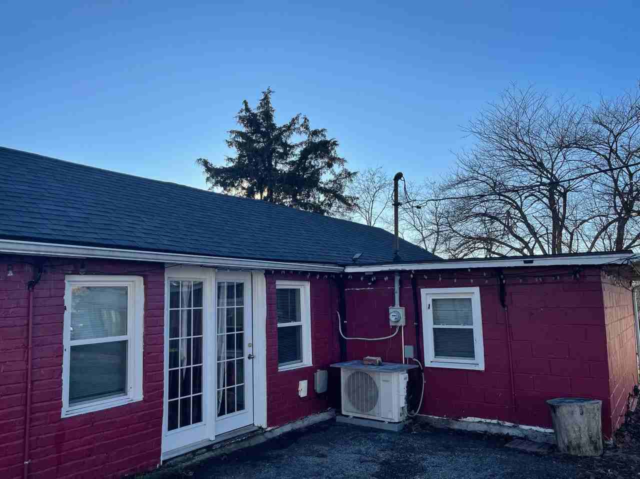 319 E Oak St - Photo 4 of 26