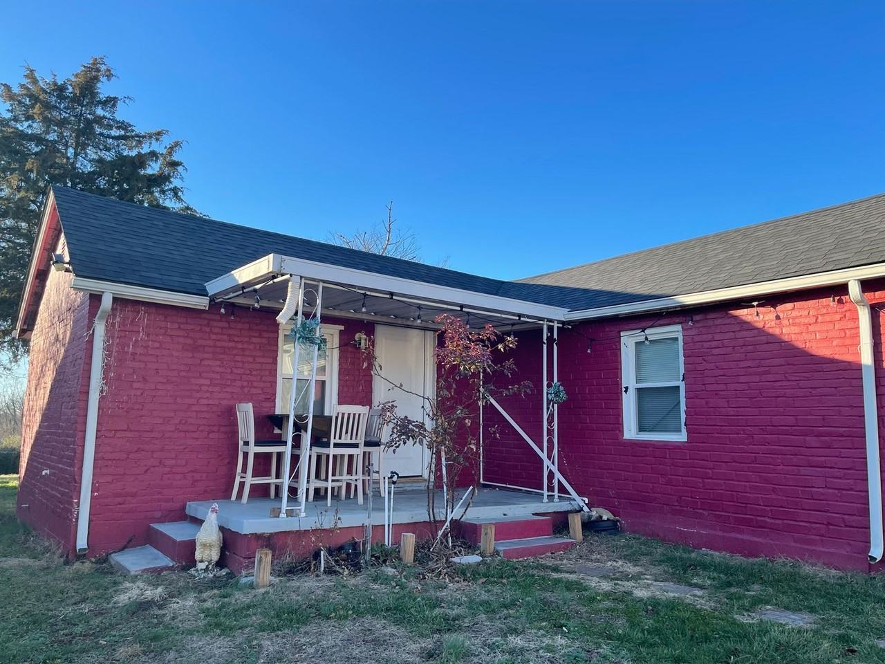 319 E Oak St - Photo 6 of 26