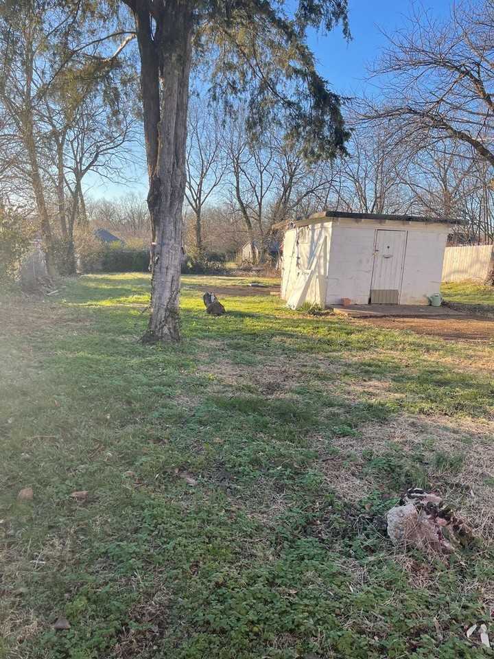 319 E Oak St - Photo 7 of 26