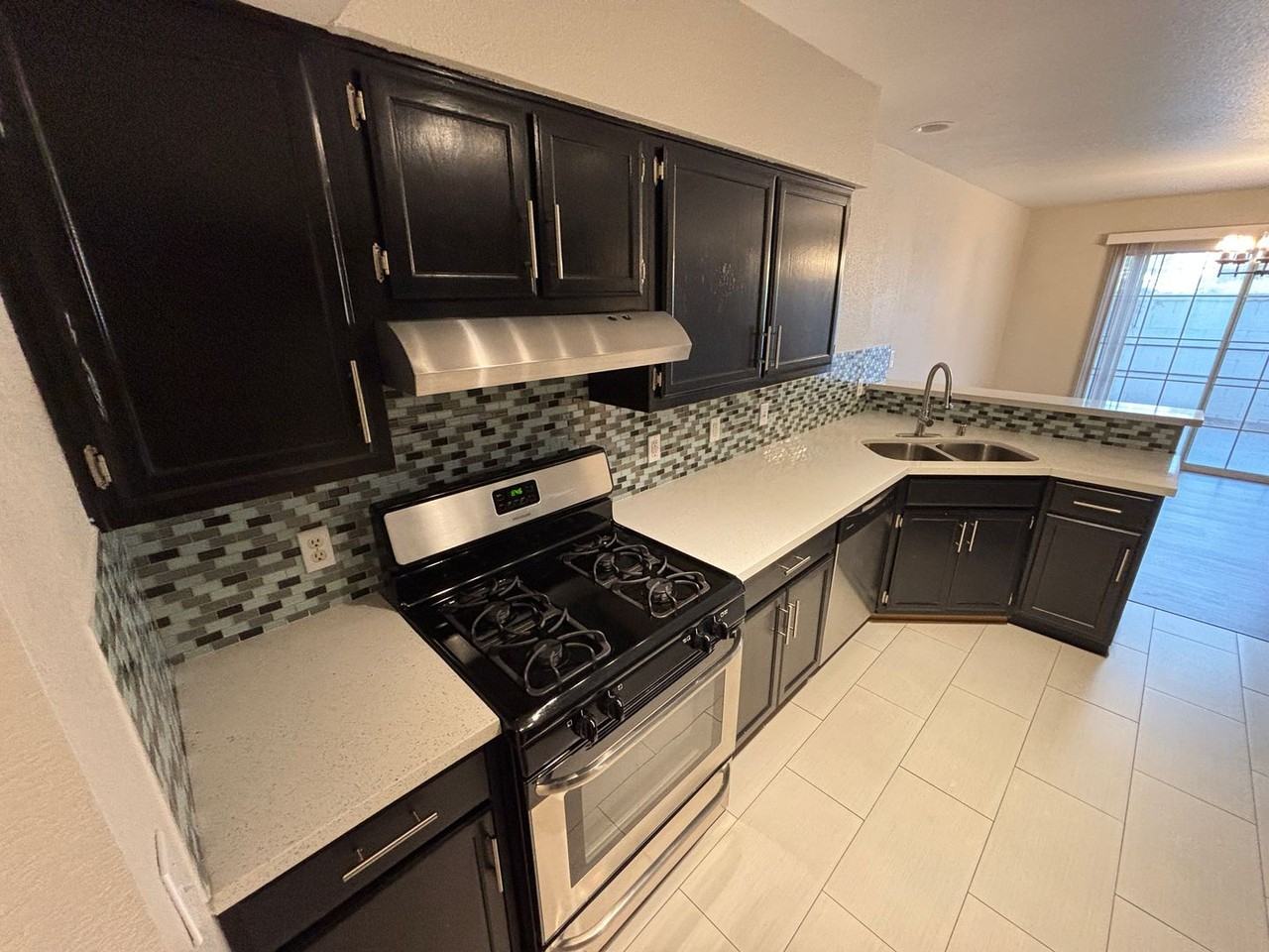 2824 Crystal Lantern Dr - Photo 3 of 31