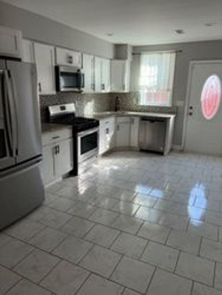 1403 Race St - Photo 5 of 14