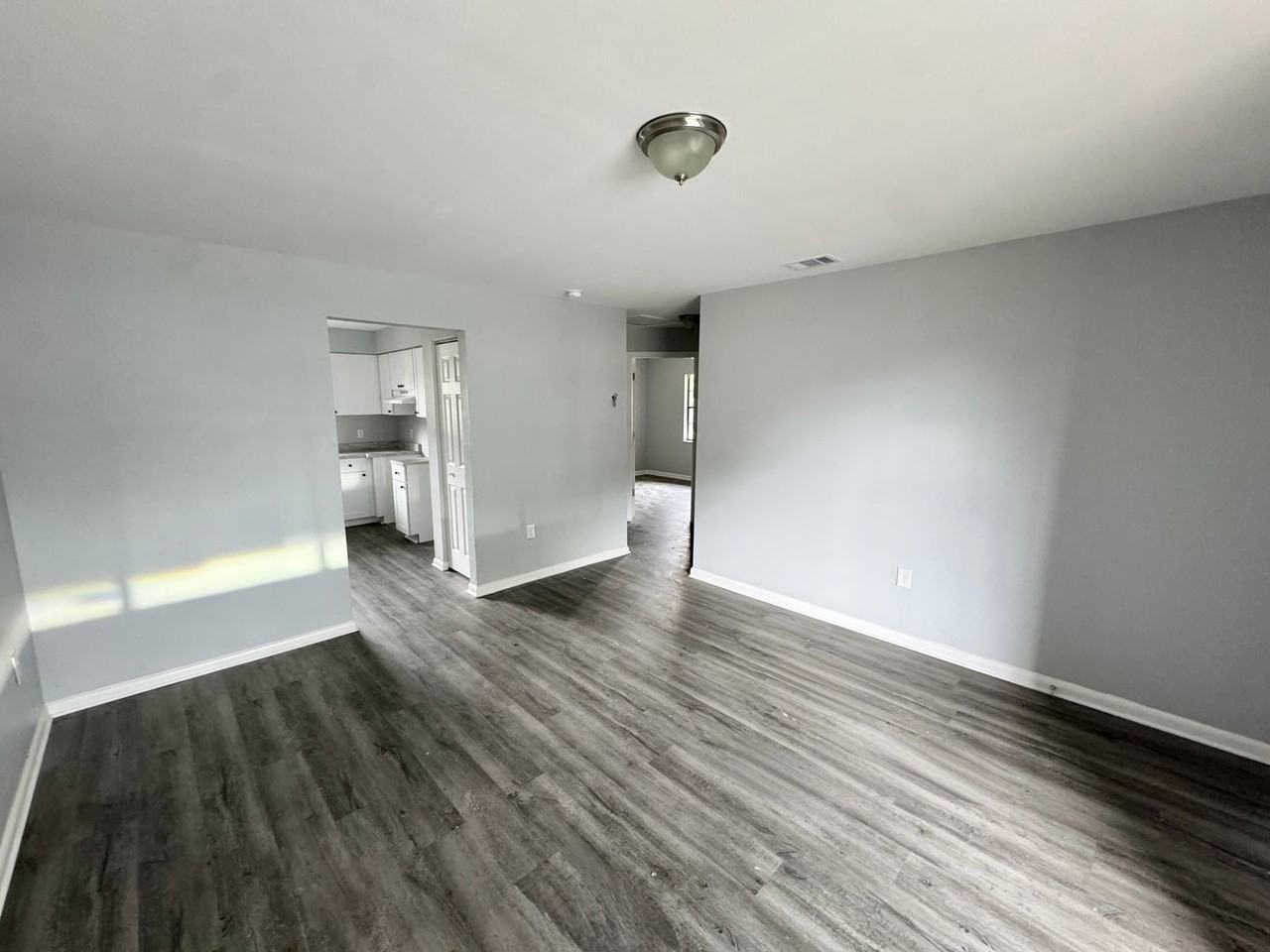 526 Montana Ave - Photo 4 of 5