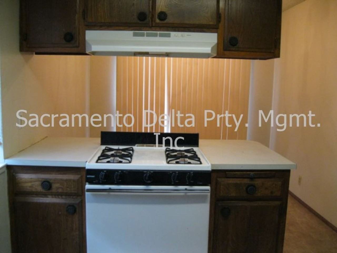 2405 T St D: 2bed 1 bath upstairs unit in fourplex - Photo 5 of 11