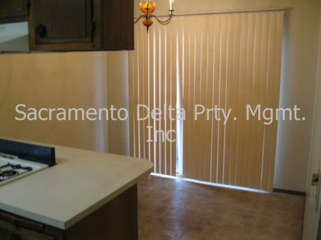 2405 T St D: 2bed 1 bath upstairs unit in fourplex - Photo 6 of 11