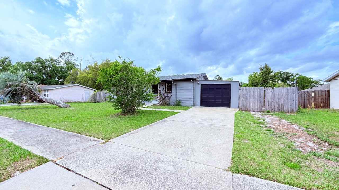 2252 Danforth Ave - Photo 2 of 39