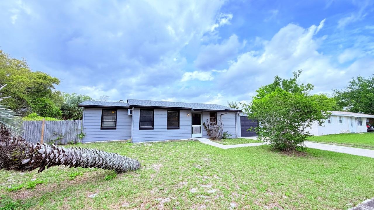 2252 Danforth Ave - Photo 4 of 39