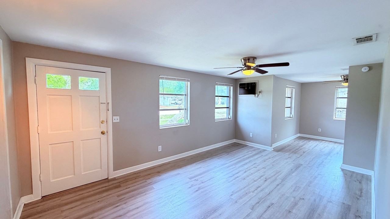 2252 Danforth Ave - Photo 6 of 39