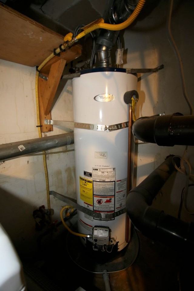 16642 Riddell Cir - Photo 4 of 21