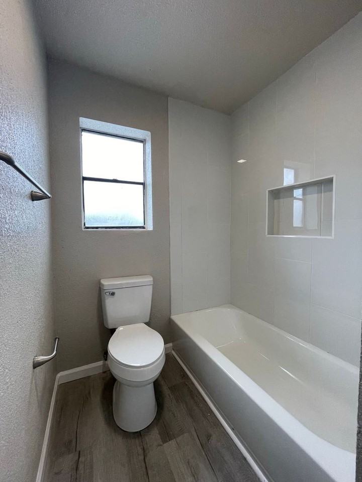 6019 Bedford Dr Apt B - Photo 2 of 13