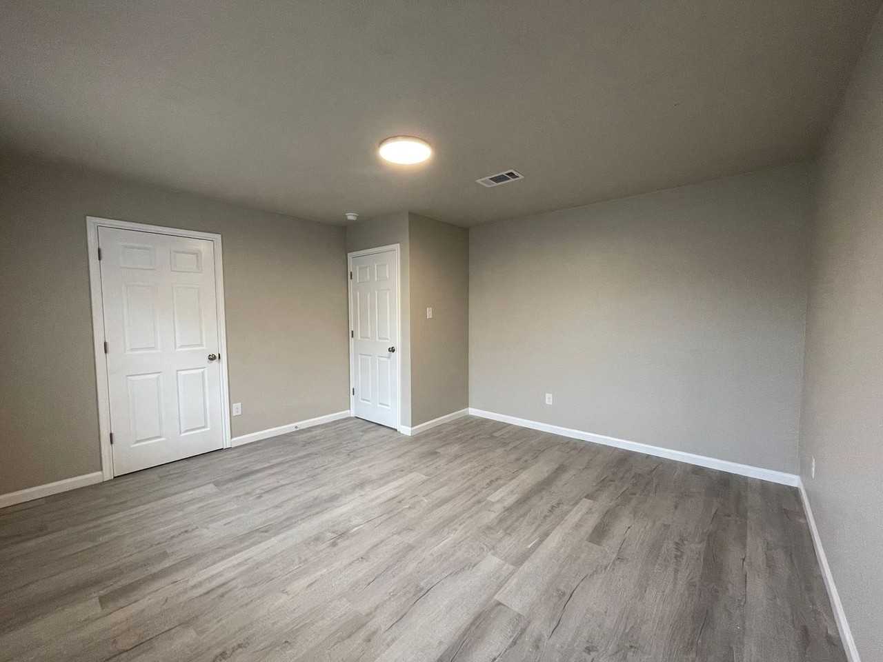 6019 Bedford Dr Apt B - Photo 3 of 13