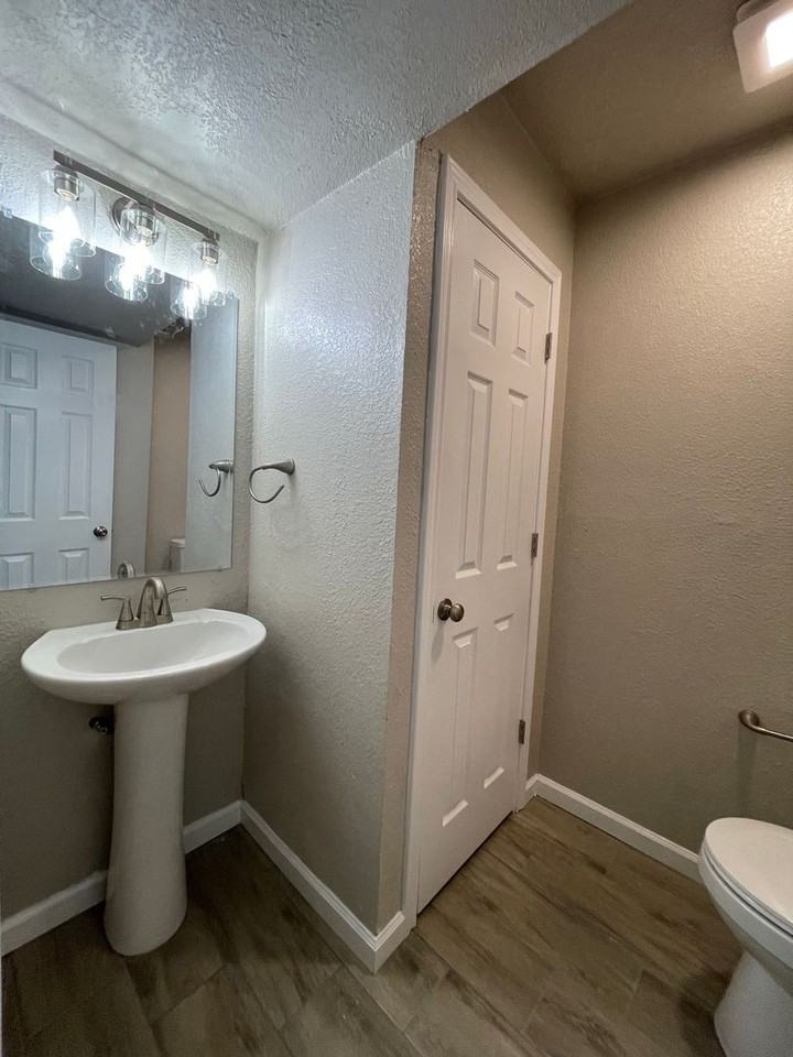 6019 Bedford Dr Apt B - Photo 7 of 13