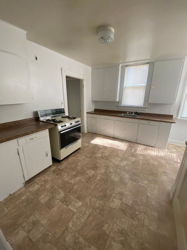 1122 W Charles St - Photo 2 of 6