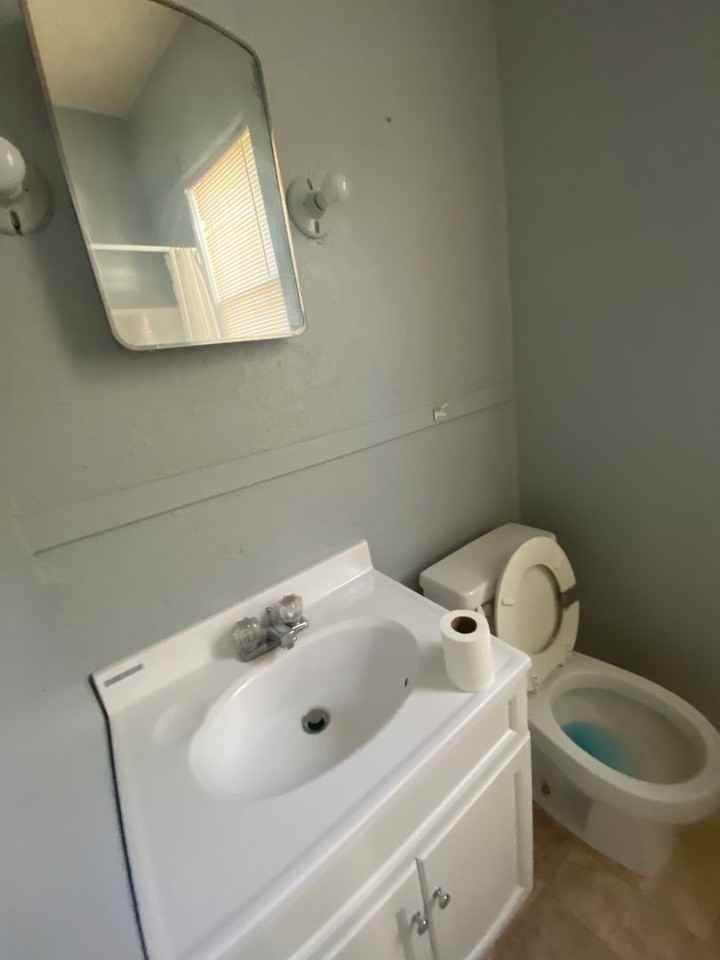 1122 W Charles St - Photo 5 of 6