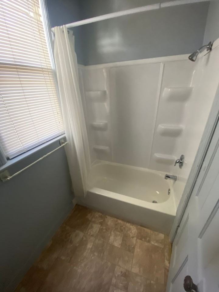 1122 W Charles St - Photo 6 of 6