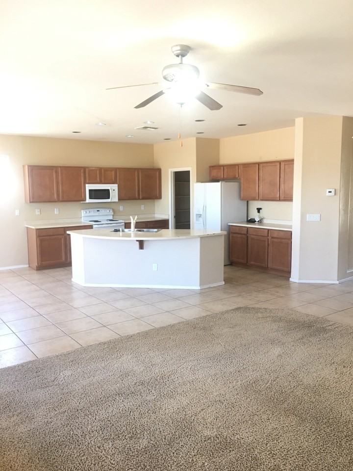 4524 W Pleasant Ln - Photo 4 of 16