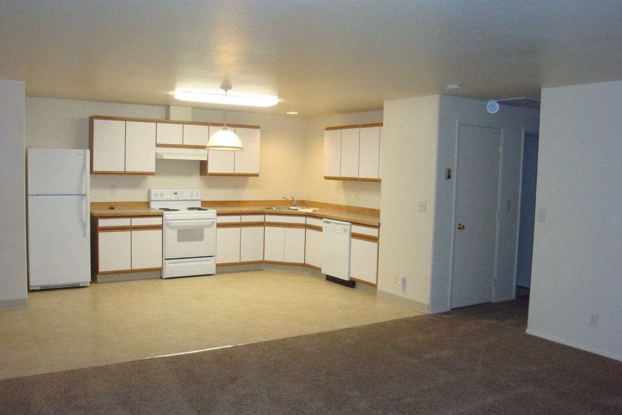 2012 Nw Elm Ave - Photo 2 of 10