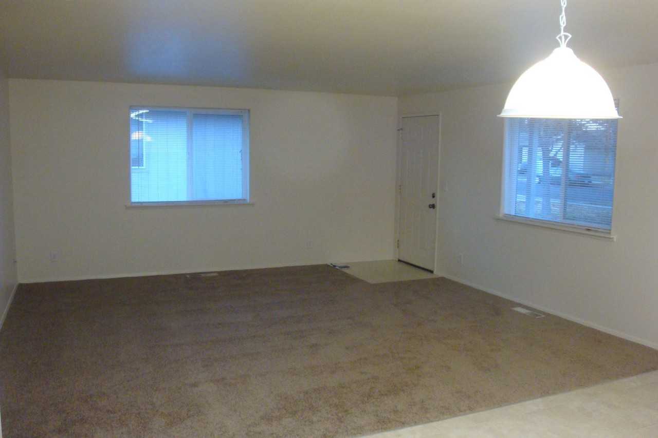 2012 Nw Elm Ave - Photo 3 of 10