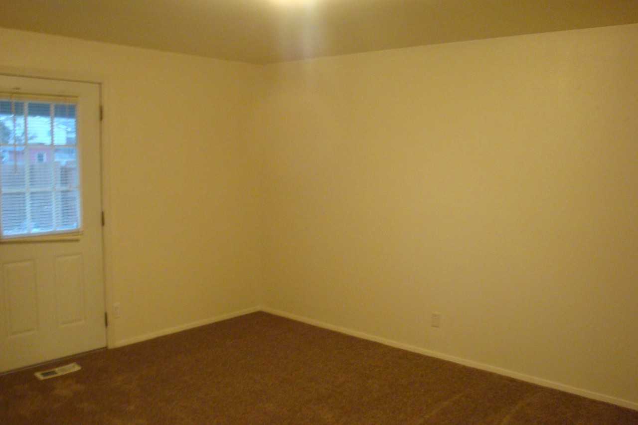 2012 Nw Elm Ave - Photo 4 of 10