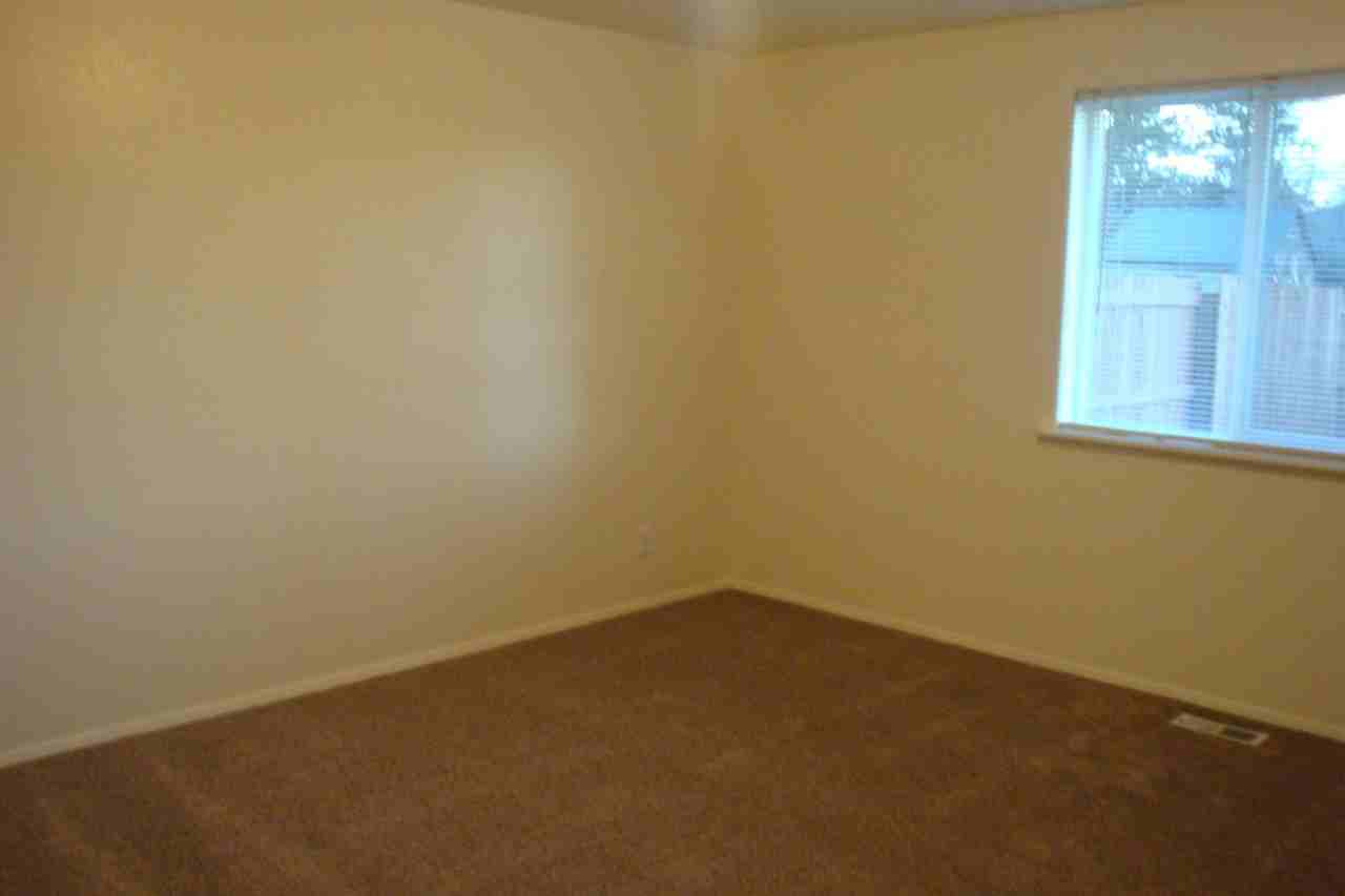 2012 Nw Elm Ave - Photo 6 of 10