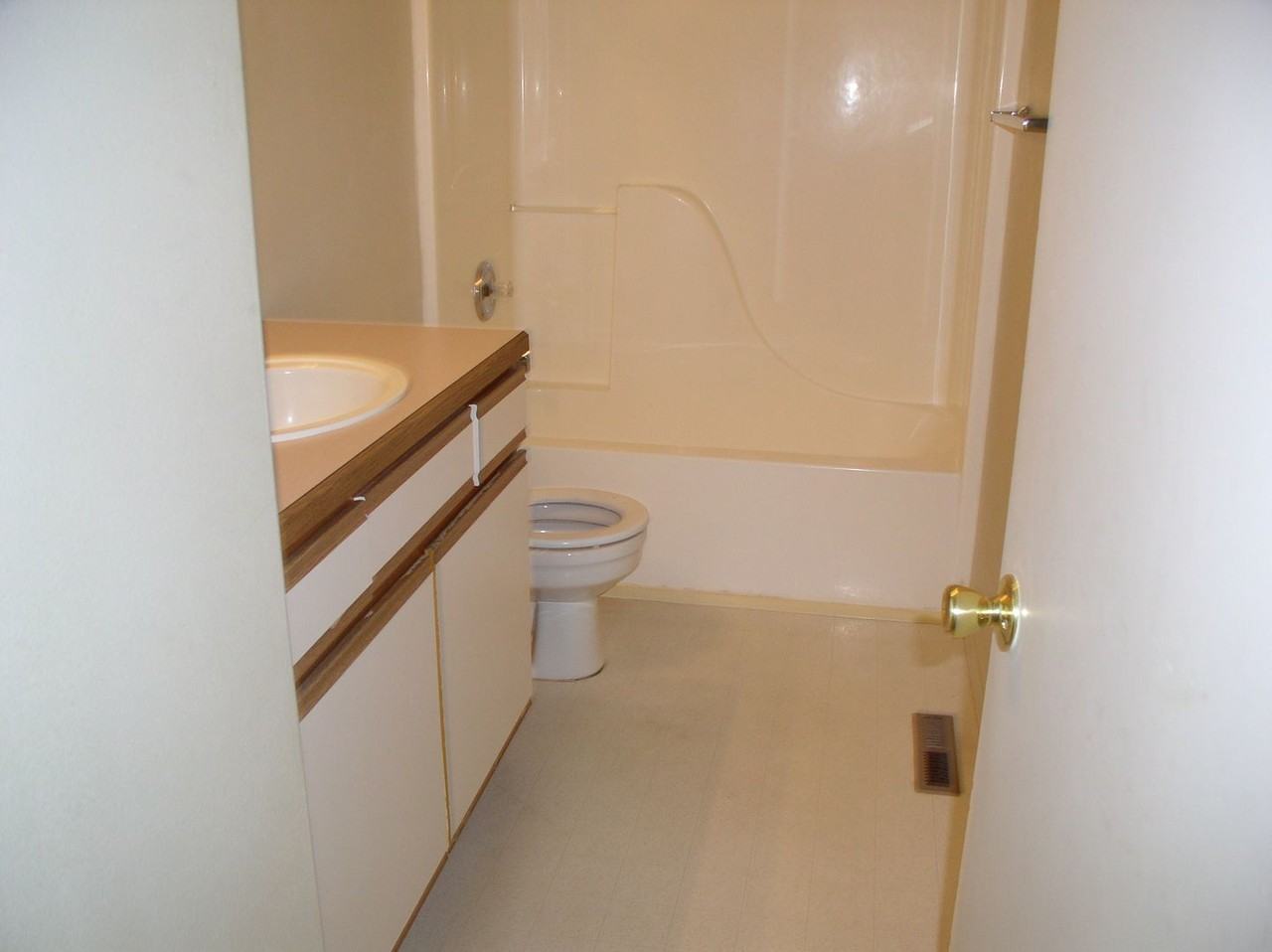 2012 Nw Elm Ave - Photo 7 of 10