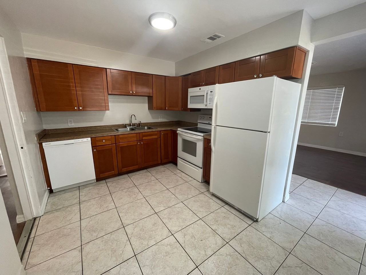 7730 Washington St - Photo 5 of 13