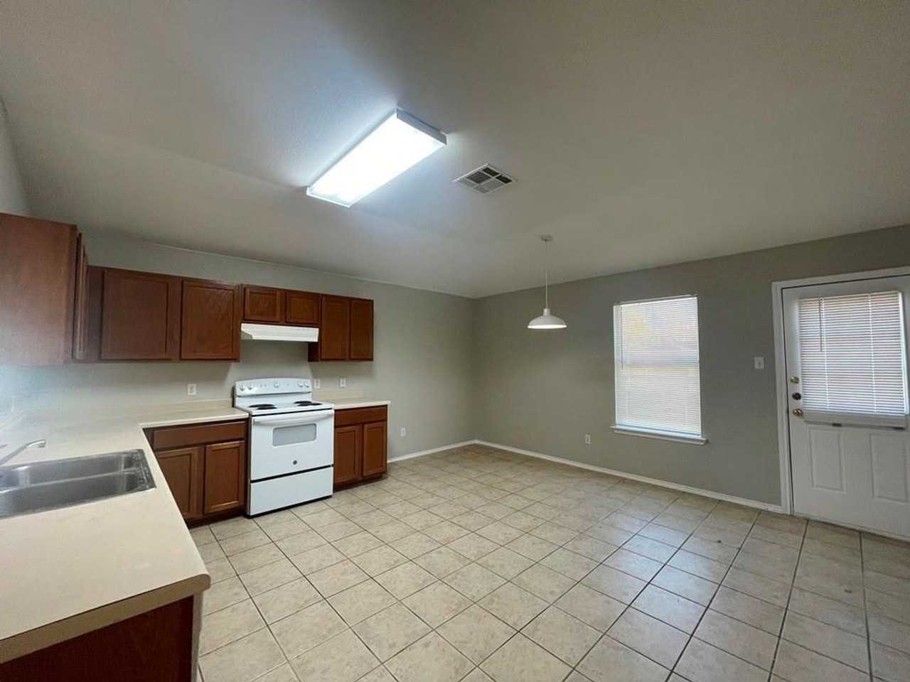 3403 Caleb Dr - Photo 7 of 30