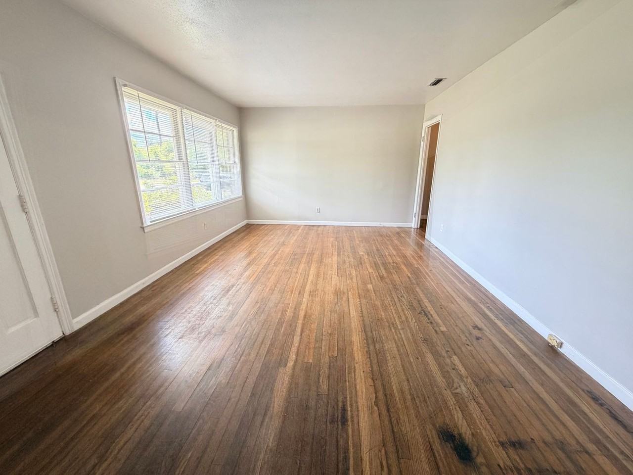 1308 W Alden Ave - Photo 3 of 17