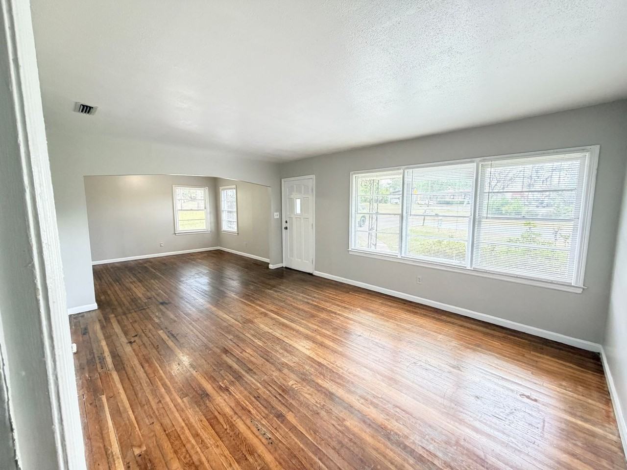 1308 W Alden Ave - Photo 4 of 17