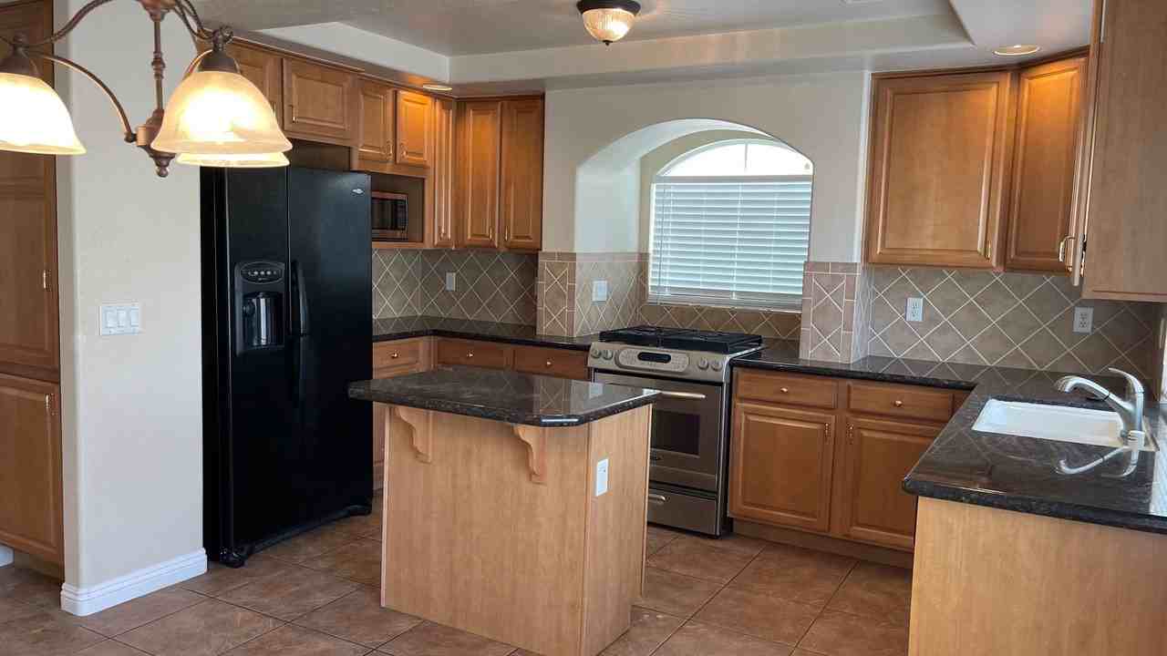 1036 Bearpaw Catch Ct - Photo 4 of 28