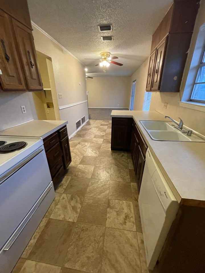 8623 Holiday Dr - Photo 4 of 8