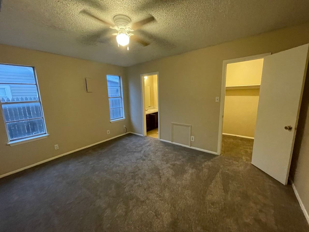 8623 Holiday Dr - Photo 6 of 8