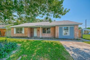 featured image of 3918 Tavenor Ln