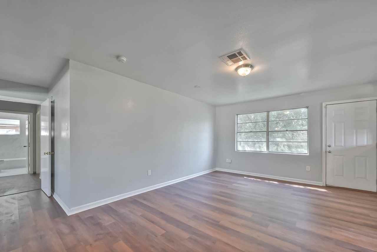 3918 Tavenor Ln - Photo 3 of 21