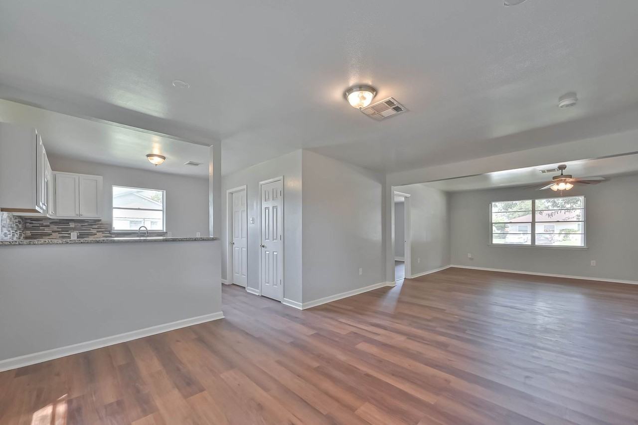 3918 Tavenor Ln - Photo 5 of 21