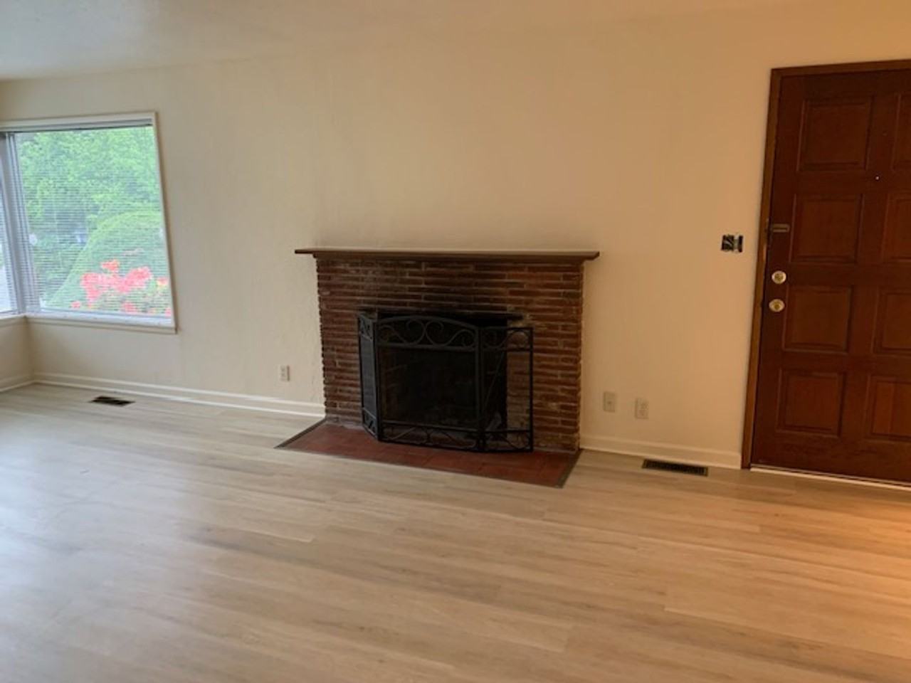 6555 25th Ave Ne - Photo 3 of 18