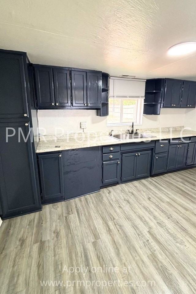 2406 N 3rd St - Photo 2 of 11