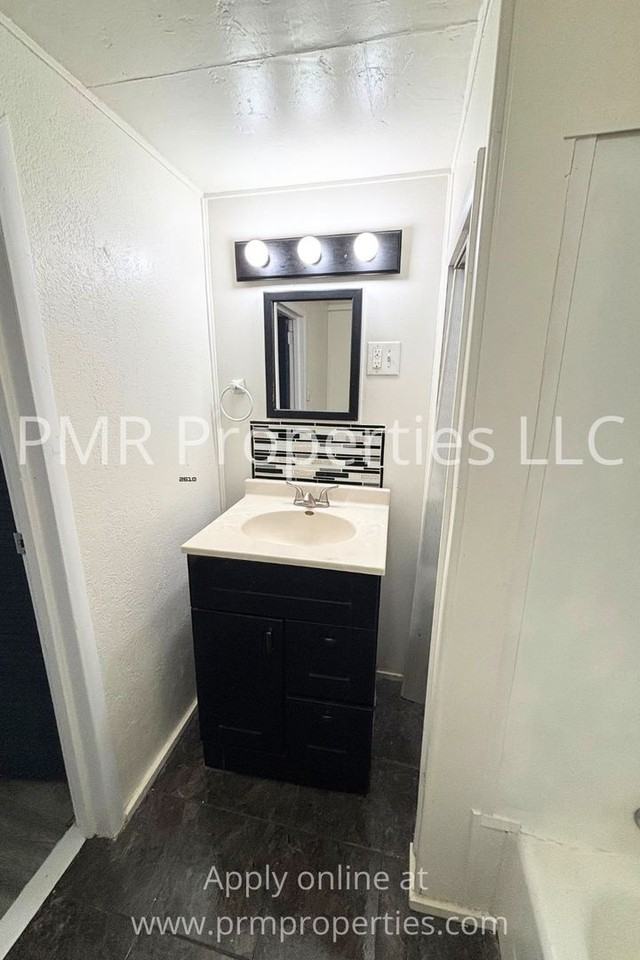 2406 N 3rd St - Photo 6 of 11