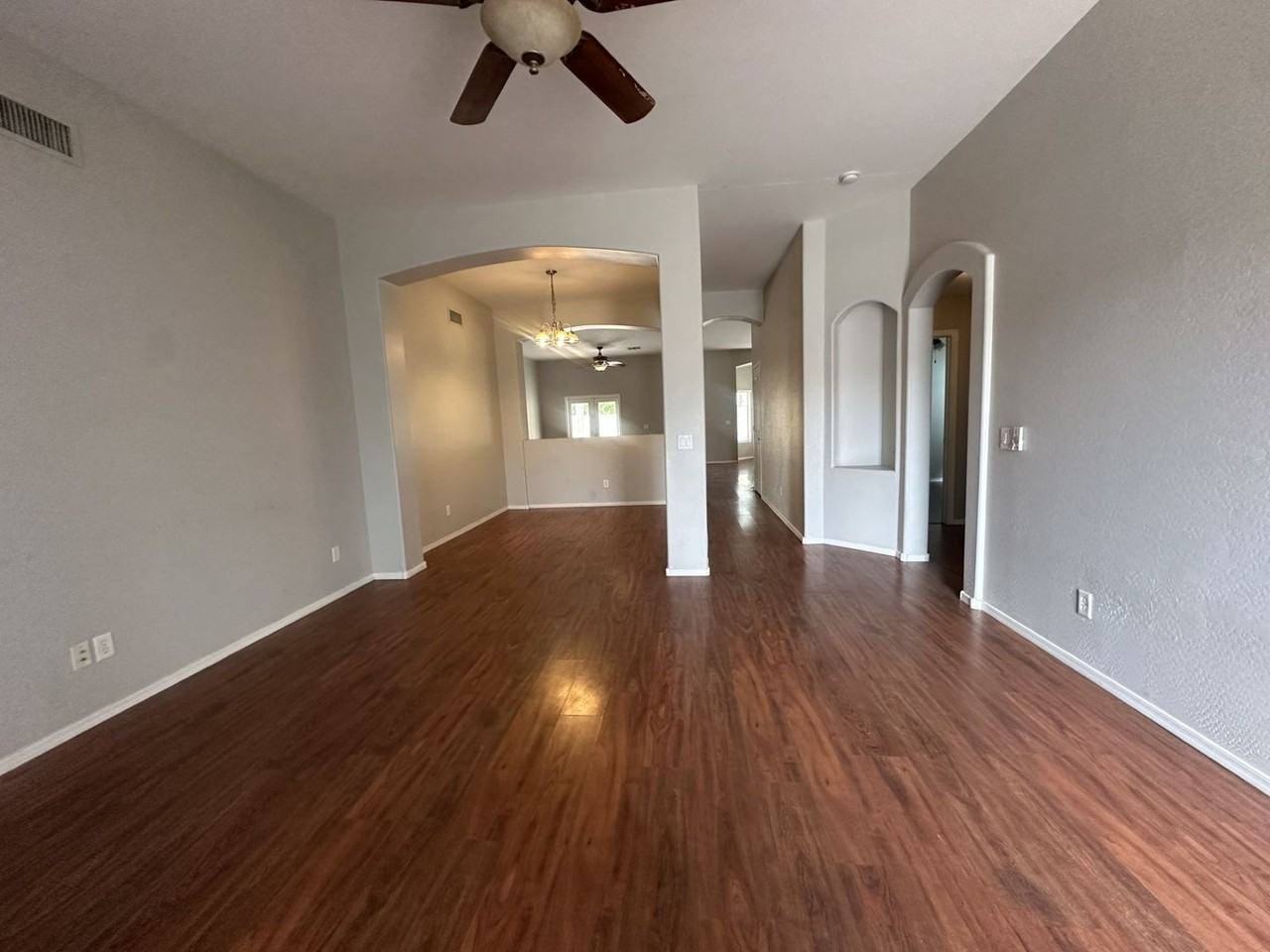 1271 N Fresno St - Photo 5 of 33