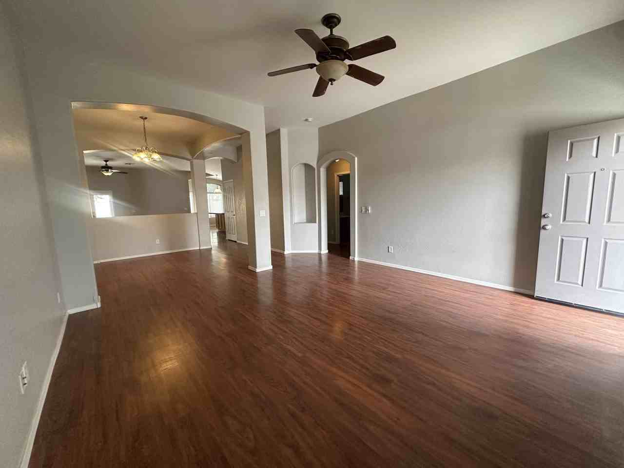 1271 N Fresno St - Photo 7 of 33