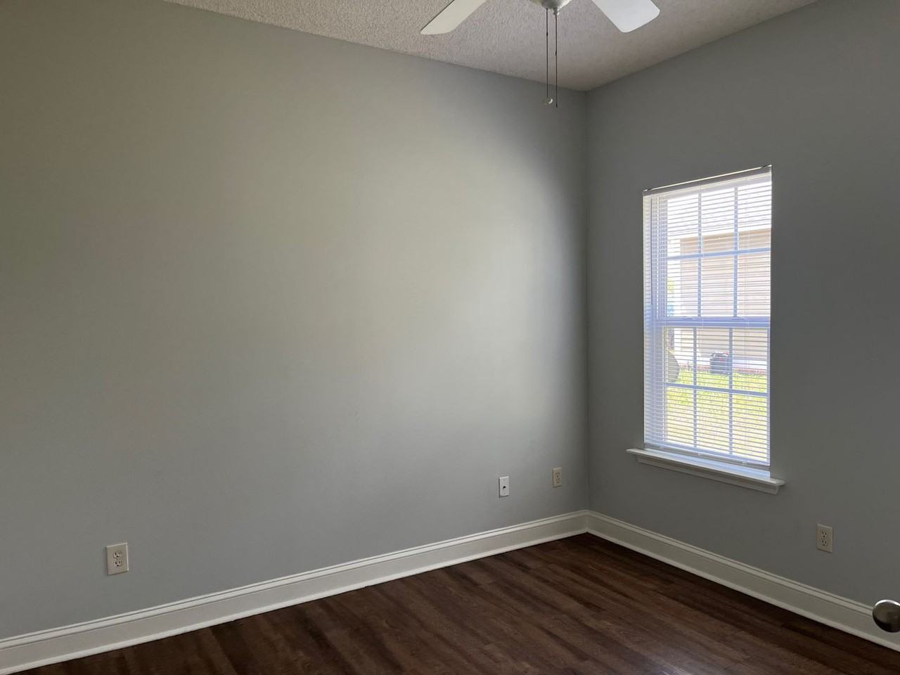 213 Hedgerow Dr - Photo 3 of 12