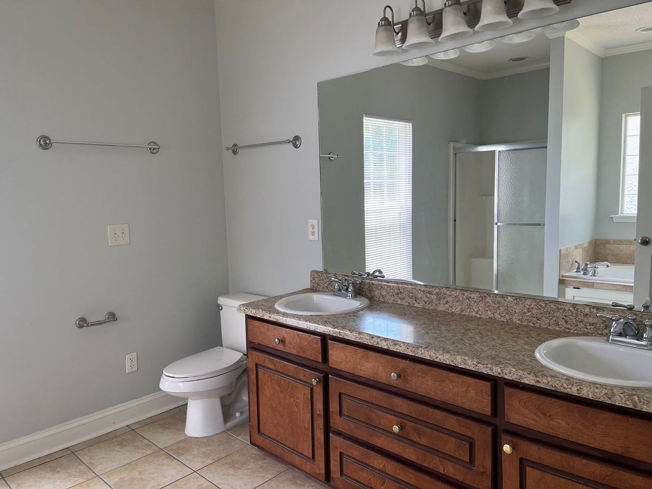 213 Hedgerow Dr - Photo 6 of 12